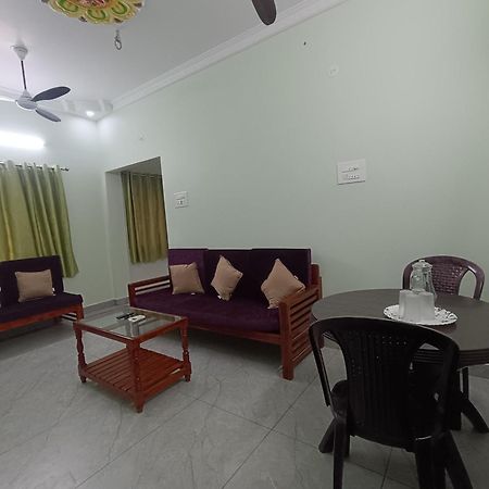 Sk Villa Homestay ปอนดิเชอรี ภายนอก รูปภาพ