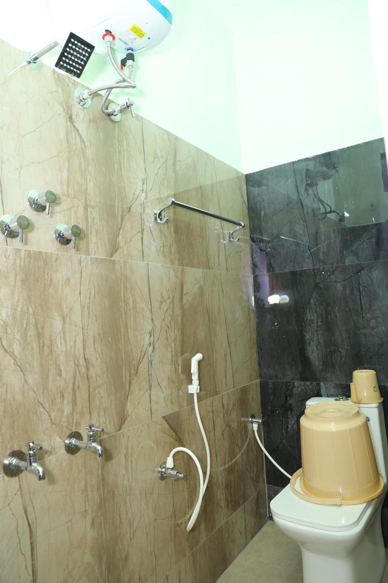Sk Villa Homestay ปอนดิเชอรี ภายนอก รูปภาพ